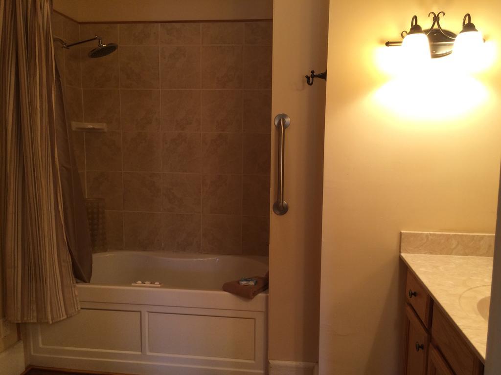 Calhoun House Inn & Suites ブライソン・シティ エクステリア 写真